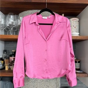 NEVER WORN Aritzia Wilfred Rizzo Satin Shirt (S) in Bubblegum Pink